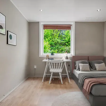 With Private Balcony And Flexible Check In Apartmán *