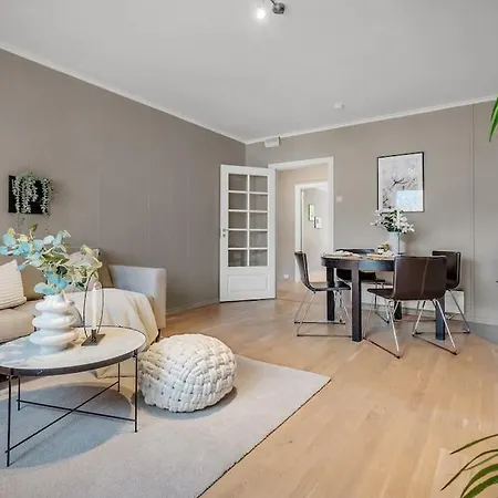 With Private Balcony And Flexible Check In Apartment Bergen